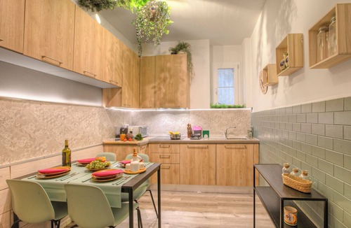 Pineland Apartment | PineHome & Garden - Balcony Flat w/Mountain Views, Borghetto Santo Spirito, Italy