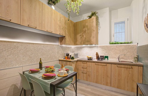 Pineland Apartment | PineHome & Garden - Balcony Flat w/Mountain Views, Borghetto Santo Spirito, Italy