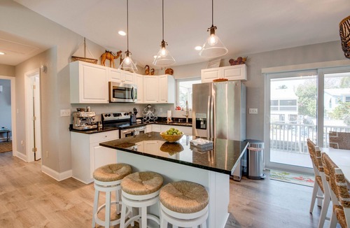 Cutthroat Harbor Estates House | Pirate’s Paradise: Waterfront 3BR Retreat on Cudjoe Key with Heated/Chilled Pool & Boat Dockage