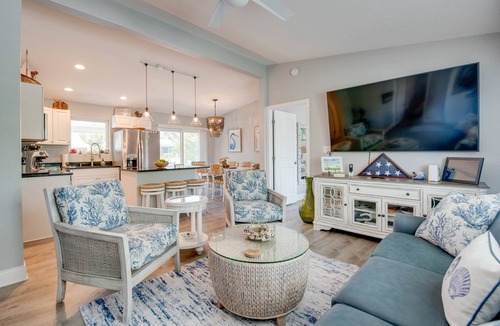 Cutthroat Harbor Estates House | Pirate’s Paradise: Waterfront 3BR Retreat on Cudjoe Key with Heated/Chilled Pool & Boat Dockage