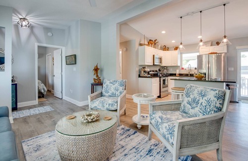 Cutthroat Harbor Estates House | Pirate’s Paradise: Waterfront 3BR Retreat on Cudjoe Key with Heated/Chilled Pool & Boat Dockage