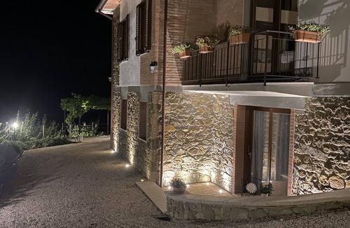 Montalcino Apartment | Podere Belsogno-apartment rose garden