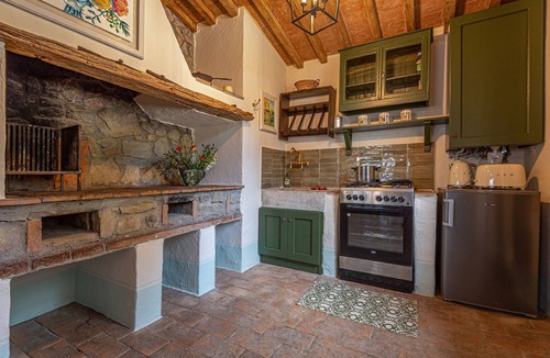Radicofani Ski Chalet | Podere Colombaio - Bucaneve chalet in historical Podere in Val d'Orcia