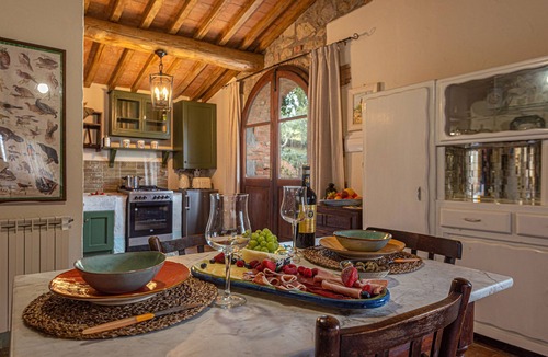 Radicofani Ski Chalet | Podere Colombaio - Bucaneve chalet in historical Podere in Val d'Orcia