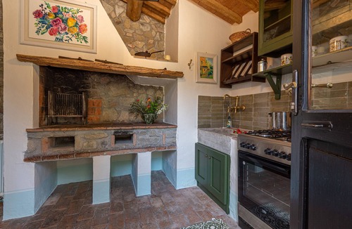 Radicofani Ski Chalet | Podere Colombaio - Bucaneve chalet in historical Podere in Val d'Orcia