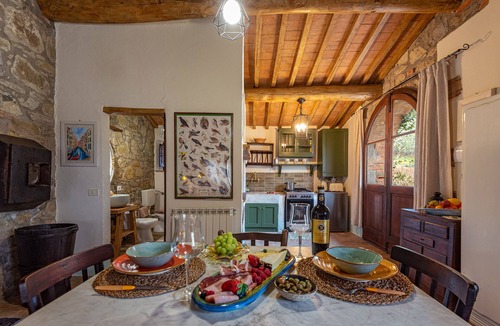 Radicofani Ski Chalet | Podere Colombaio - Bucaneve chalet in historical Podere in Val d'Orcia