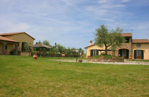Cortona Villa | Podere Fraticciolo near Cortona. Villa with Pool