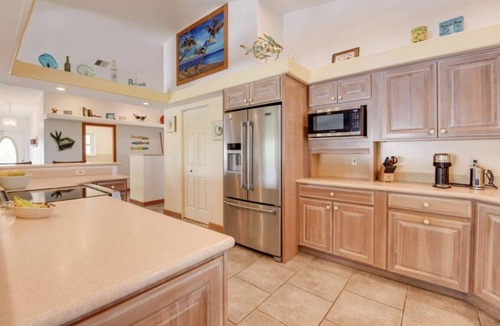 Cudjoe Key House | Pool, tiki hut, easy ocean access canal, dock, prime location 30m to Key West