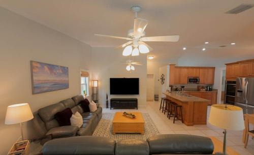 Country Walk House | Poolside Miami Paradise with BBQ & Outdoor Lounge
