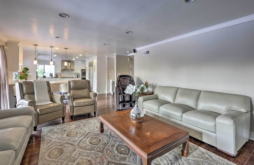 East Whittier House | Poolside Relaxation: Whitter Oasis 14 Mi to Disney