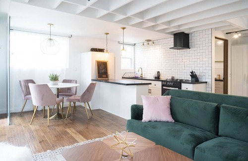 Pico - Robertson Apartment | Prime Beverly Hills Luxurious Unit