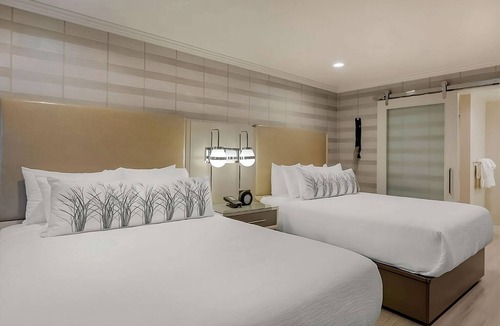 Southeast Torrance Hotel | Prime Location! 3 Comfortable Rooms in a Boutique Hotel, Courtyard & Parking