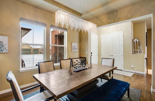 Windsor House | Prime Location EV Outlet Pets Ok - Sleeps 14
