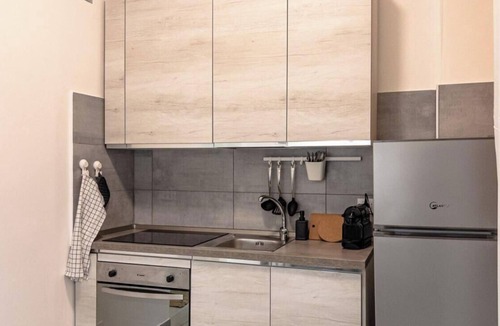 San Teodoro Apartment | [Prince Suite] Trains 4 min A/C Super Wifi