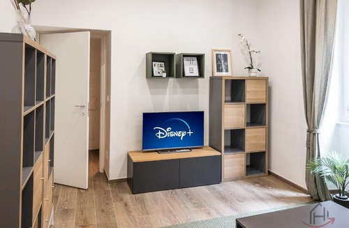 Lagaccio Apartment | Prince Suite - Trains 4 min - AC - Super Wifi