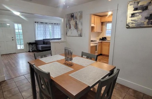 Harbor Gateway North Apartment | Private 3 bedroom Home in Los Angeles - Gardena, California