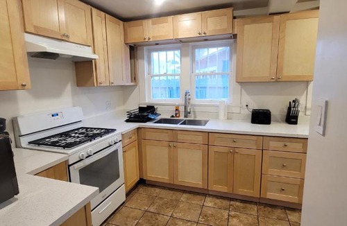 Harbor Gateway North Apartment | Private 3 bedroom Home in Los Angeles - Gardena, California