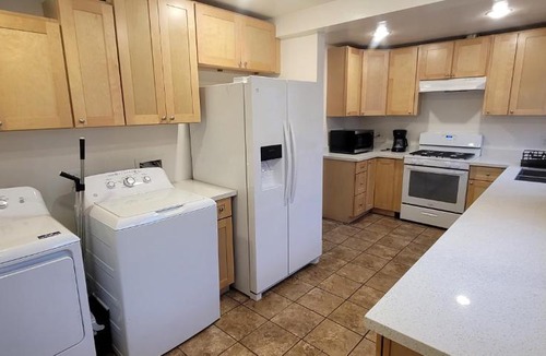 Harbor Gateway North Apartment | Private 3 bedroom Home in Los Angeles - Gardena, California