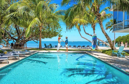 Islamorada House | PRIVATE BEACH/Pickleball Court and Tiki Bar/Heated Pool/Designated Paradise Key