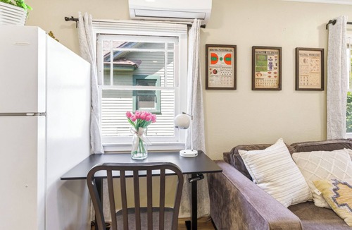 Pasadena Apartment | Private Detached Bungalow in Prime Pasadena King Bed Peaceful & Central!