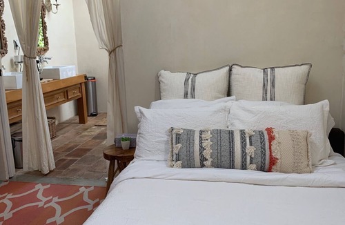 West Los Angeles House | Private French Farmhouse Studio Suite With Stone Pool/Hot Tub/BBQ