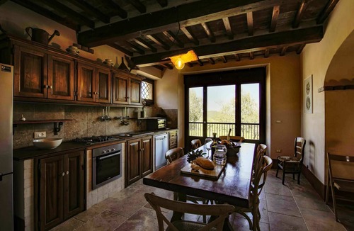 Castiglion Fiorentino Villa | Private Villa with private pool, WIFI, A/C, TV, terrace, pets allowed, parking, close to Cortona