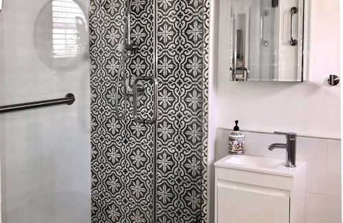 The Strand House | Private Manhattan Beach Guest House 5 blocks to the sand!