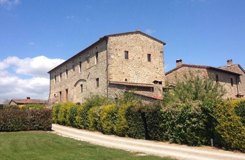 San Macario In Monte House | Private Room in a small medieval village with pool, between Florence and Siena