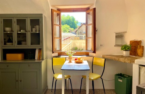 Erli Villa | Private Steinvilla mit Dachterrasse, Pizzaofen und Badefluss 30 Min zum Meer