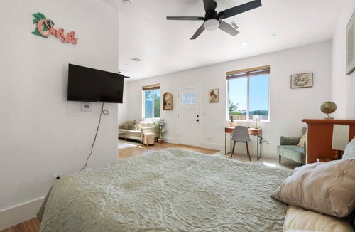 Country Club House | * Private Studio | Cozy Vibes + Relaxing Oasis *