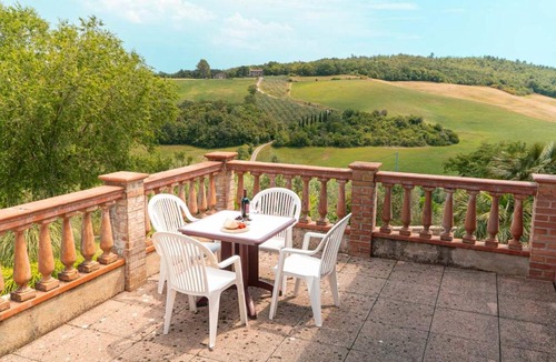 Pomarance Apartment | Private Tuscan Villa with Pool near Volterra
