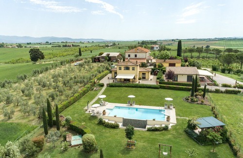 Cortona Villa | Private Villa with A/C, WIFI, private pool, patio, pets allowed, panoramic view, close to Cortona