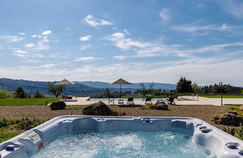 Volterra Villa | Private Villa with hot tub, private pool, WIFI, A/C, patio, pets allowed, close to San Gimignano