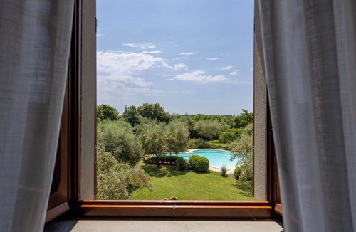 Lucignano Villa | Private Villa with WIFI, private pool, hot tub, balcony, pets allowed, close to Montepulciano