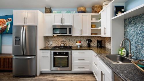 Uptown - Upper Duval House | Queen of Louisa by Last Key Realty