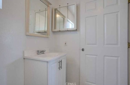 Harbor Gateway North House | Queit, and cozy 15 minutes from Sofi stadium
