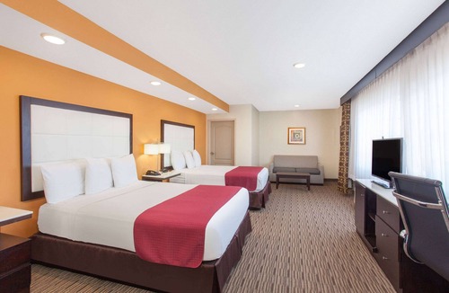 Clarkdale Hotel | Ramada by Wyndham Culver City