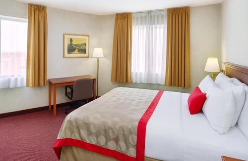 West Athens Hotel | Ramada by Wyndham Hawthorne/LAX