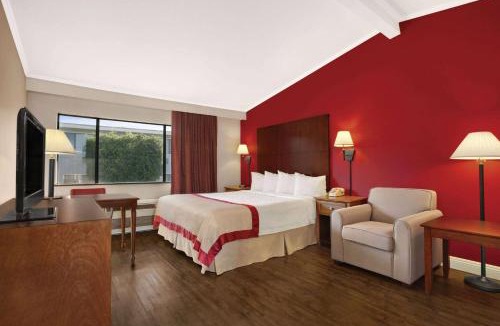 Torrance Hotel | Ramada by Wyndham Torrance