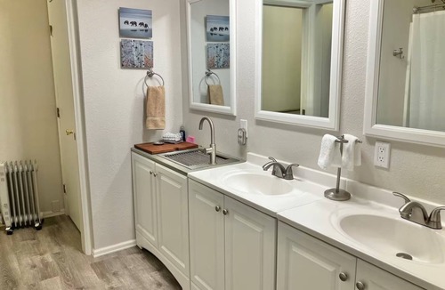Westcliffe Hotel | Ravens Fun Bunkhouse for up to 6, Dbl Bathroom, W/D, Patio w/Fire Pit & Grill