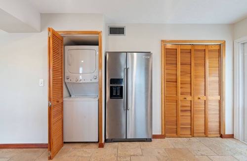 Twin Lakes House | Reel Paradise in Key Largo - 4 bed 3.5 bath, pool, outdoor kitchen, and dock.