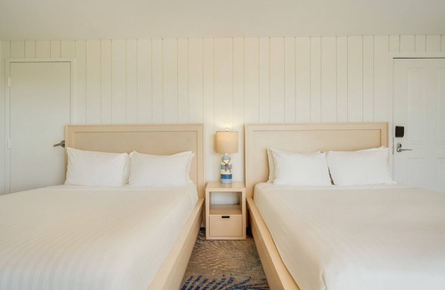 Islamorada Hotel | Relax and Recharge! Pets Allowed, Outdoor Swimming Pool, Free Parking+Breakfast!