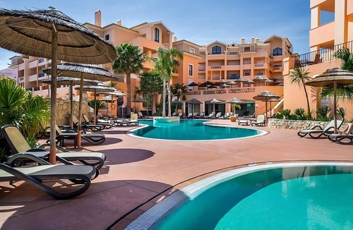 Praia da Luz Hotel | Relax and Unwind! Modern 1BR Unit with Kitchen, Free Parking, 3 Onsite Pool!