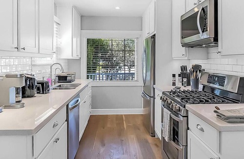 West Torrance Villa | Relaxed Beach Vibes Lodging
