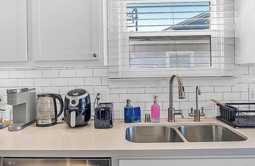 West Torrance Villa | Relaxed Beach Vibes Lodging