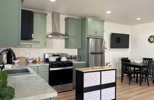 Westchester Cottage | Relaxed, warm modern cottage in Los Angeles.