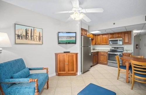 Ellinor Heights Apartment | Relaxing 1BR Getaway | Pool + Beachfront Living