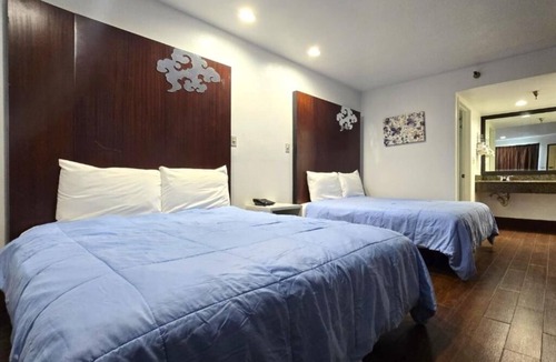 Buena Park Hotel | Relaxing Room for Family Stays Just Minutes from Disneyland Attractions