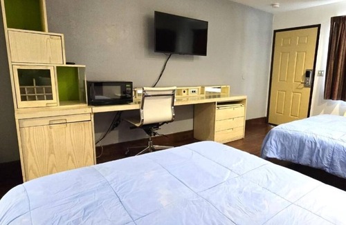 Buena Park Hotel | Relaxing Room for Family Stays Just Minutes from Disneyland Attractions