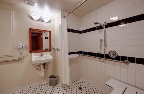 Harbor Hotel | Relaxing Stay in Elegant 1930s Stateroom with Stunning View | 2 Rooms